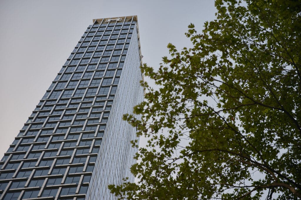 Hickory - Excellence in Construction of Commercial Buildings Over $80M – Meriton Hotel – Exterior